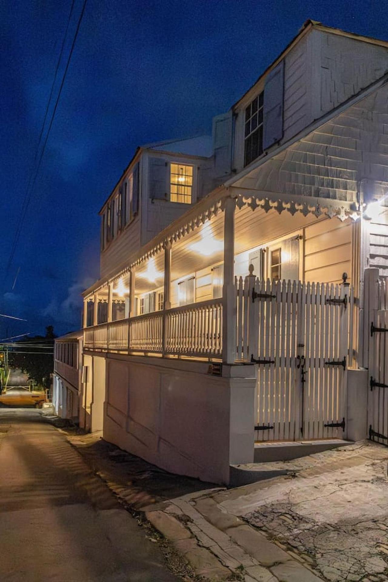 The Roosters Perch - A Quaint Island Homestead Christiansted Exterior photo